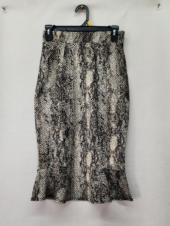 Olivia Blu Dresses & Skirts - Textured Black and Cream Pencil Skirt with Flared Hem